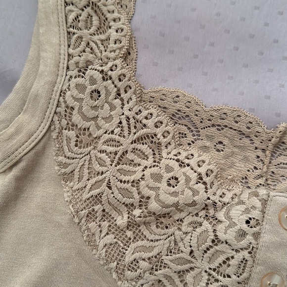 LACE DETAIL TANK TOP - Picture 3 of 5